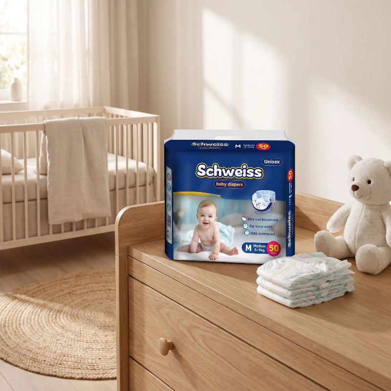 Couche bebe. Bebe porte une couche après son bain