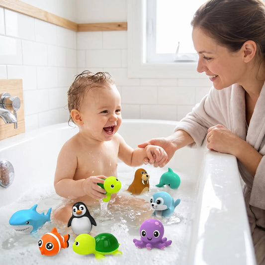 Jouet  baignoire pour bebe. Bebe joue avec ses jouets