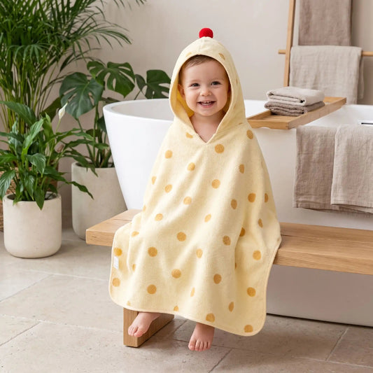 Sortie de bain bébé . Bébé est revêtu