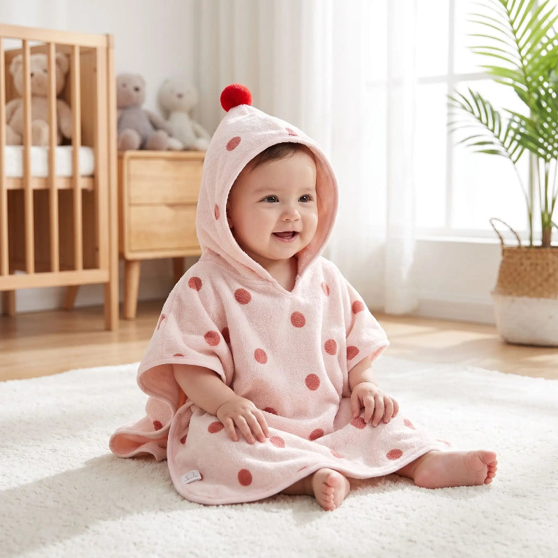 Sortie de bain bébé.  Bébé est au chaud